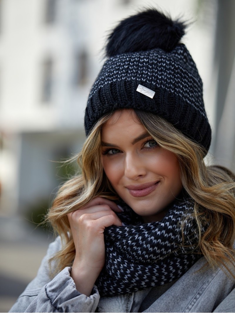 Wintermützen-Set mit Fischgrät-Halswärmer, schwarz C45 – Online-Shop – Boutique